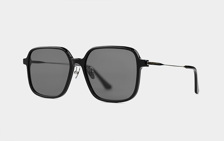 Kissing VIBE Col.1 Black-Silver-Smog (2).jpg