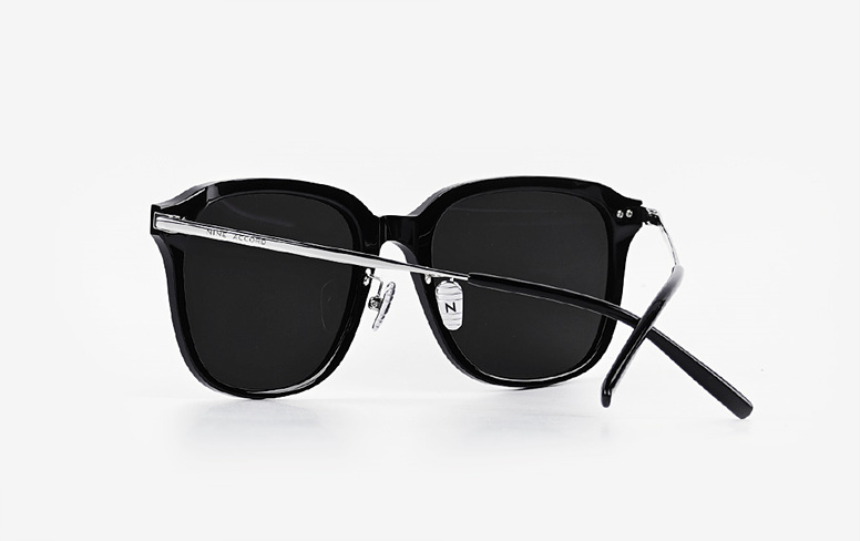 Kissing ALI Col.1 Black-Silver_Smog (3).jpg