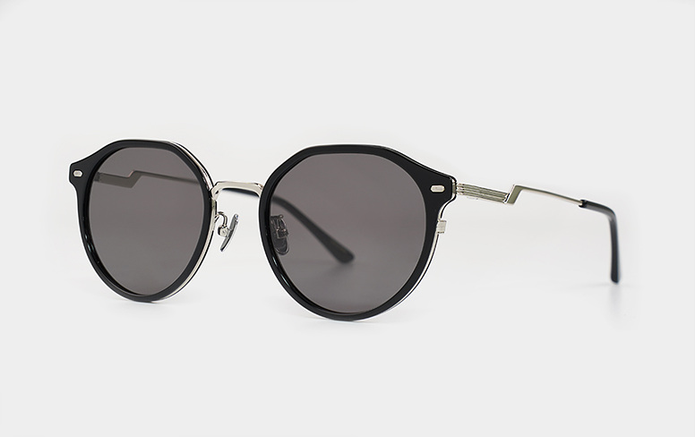 Kissing LINE Col.1 Black-Silver-Smog (2).jpg