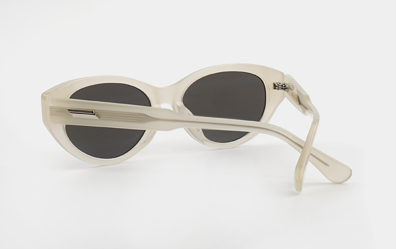 Horn XO Col.2 Ivory-Smog (3).jpg