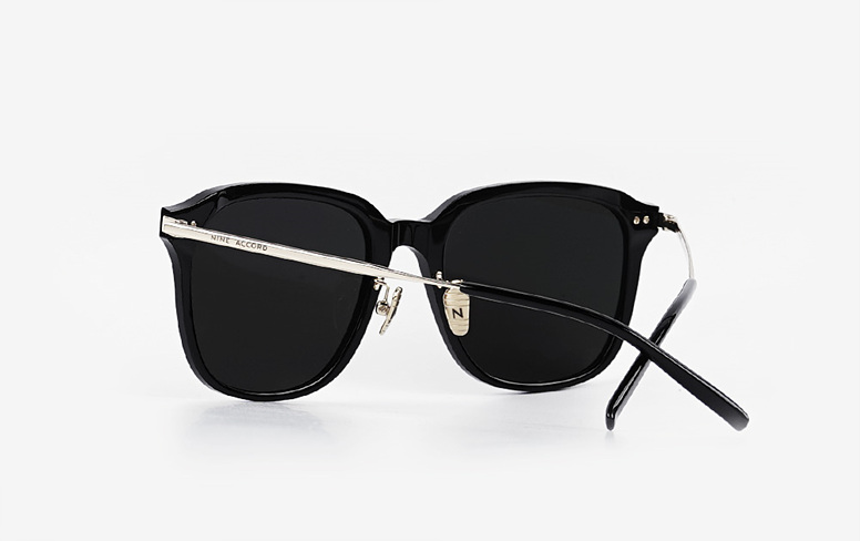 Kissing ALI Col.4 Black-Gold (3).jpg